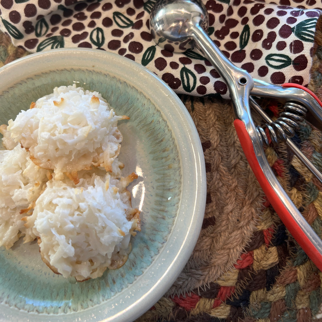 Easiest Christmas Cookies (Coconut Macaroons)